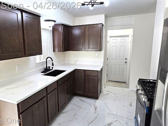 5th image of 342 Melvin St