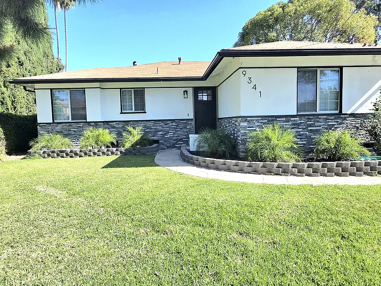 9341 Olive St — Photo 23