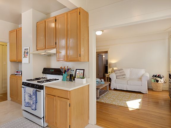5th image of 2510 Van Ness Ave #10
