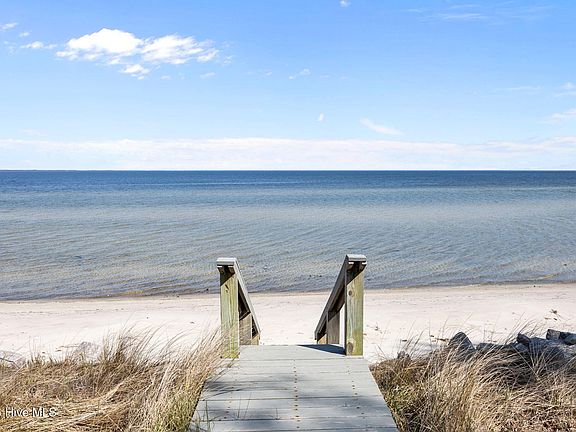 4th image of 486 Sandy Point Drive