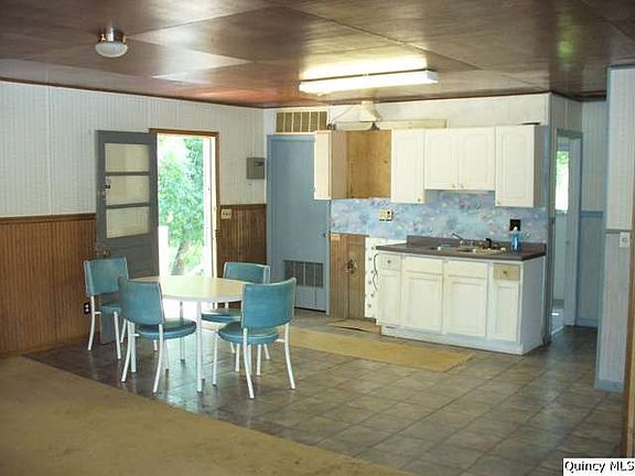 Home for Sale in Hull, IL $43,000