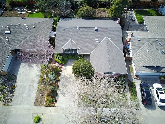 4th image of 2433 La Mirada Dr