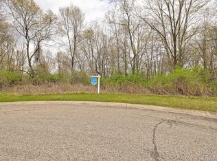 206 Astor Knolls Dr, Ortonville, MI 48462