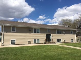 425 8th Ave NE APT 4, Watertown, SD 57201