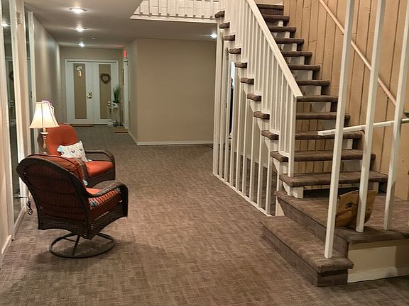 3rd image of 1S055 Spring Rd #1C