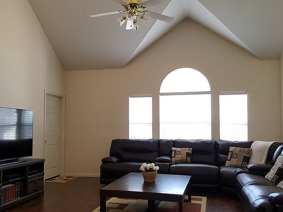 5th image of 1418 Suzanne Dr