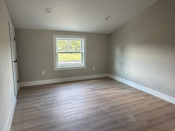 3rd image of 9 River Rd