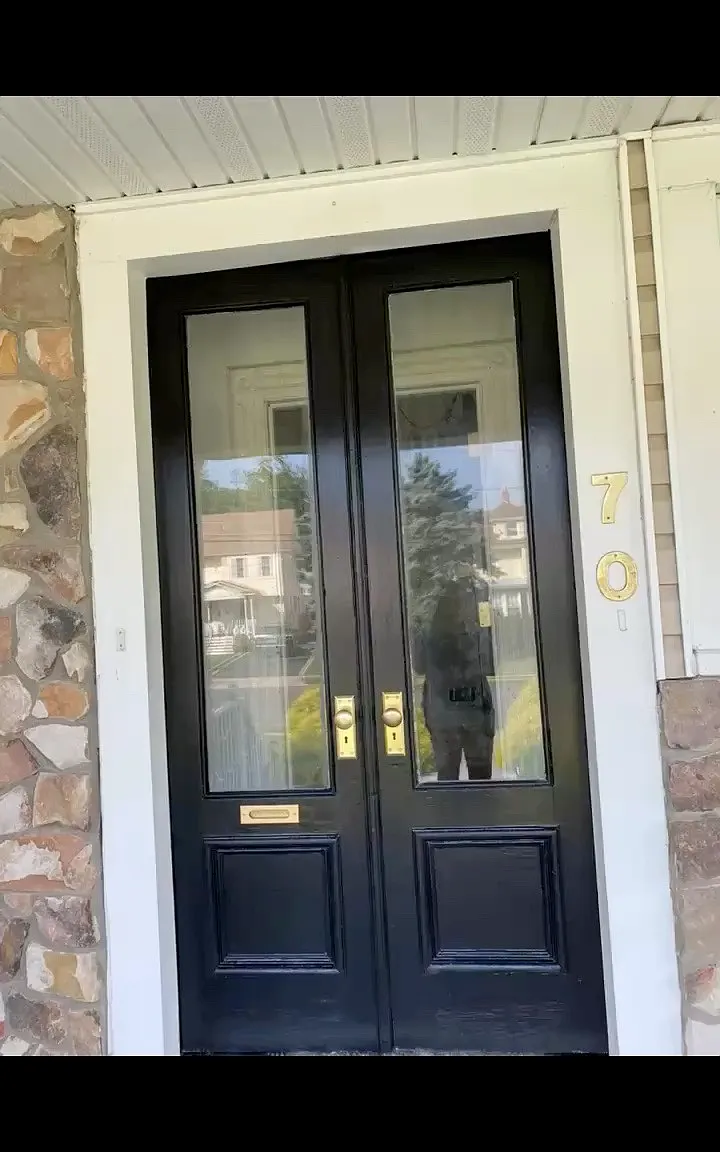 5 bed, $4,200 — Photo 1