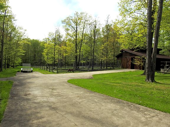 2nd image of 2 Forest Ave