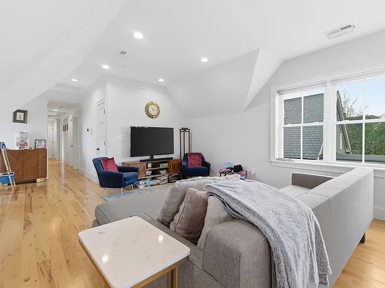 44 Evergreen St #3 — Photo 8