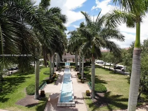 903 SW 146th Ter, Pembroke Pines, FL 33027