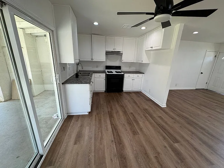 690 Quincy St — Photo 2