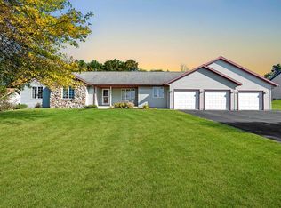 612 Bobolink Ln, Cascade, WI 53011