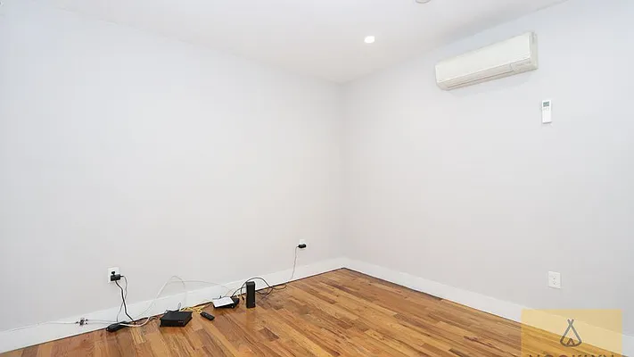 Rented by Nooklyn NYC LLC | media 22