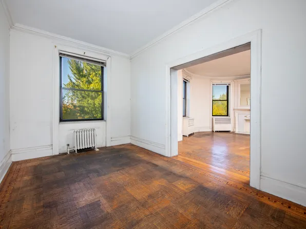 194 Riverside Drive image 5 of 26