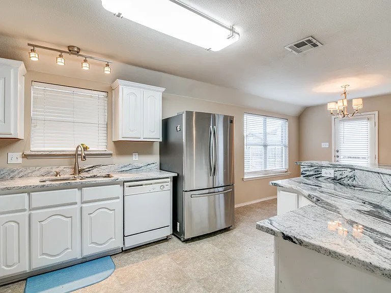 2725 Marsha Ln — Photo 6