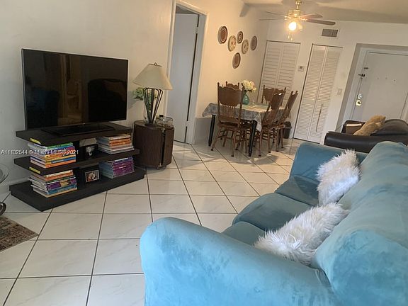 4th image of 488 NE 18th Ave APT 104