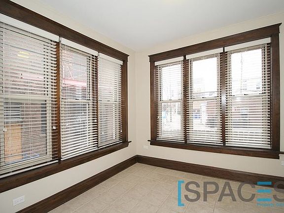 5th image of 2435 W Ainslie St APT 1