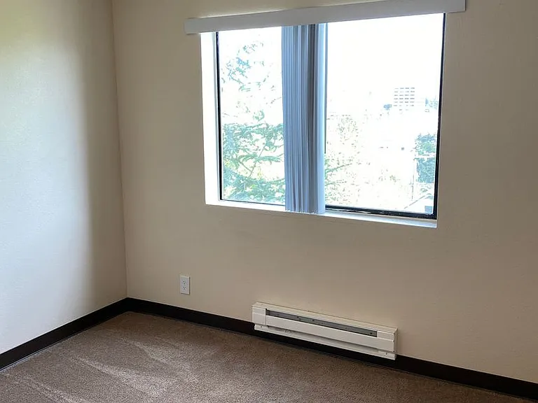Hill House Apartments — Photo 11