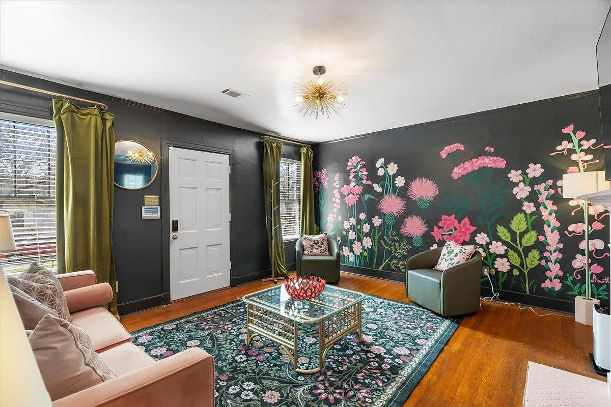 3 bed, 2.0 bath, 1448 sqft, $3,000 — Photo 2