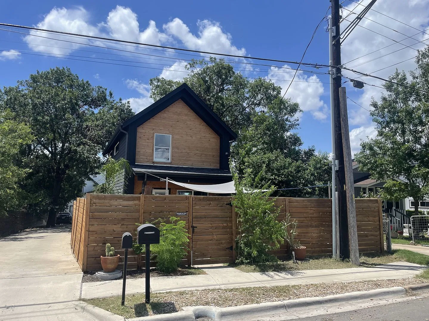 3/2.5 In Penn Heights Neighborhood — Photo 1