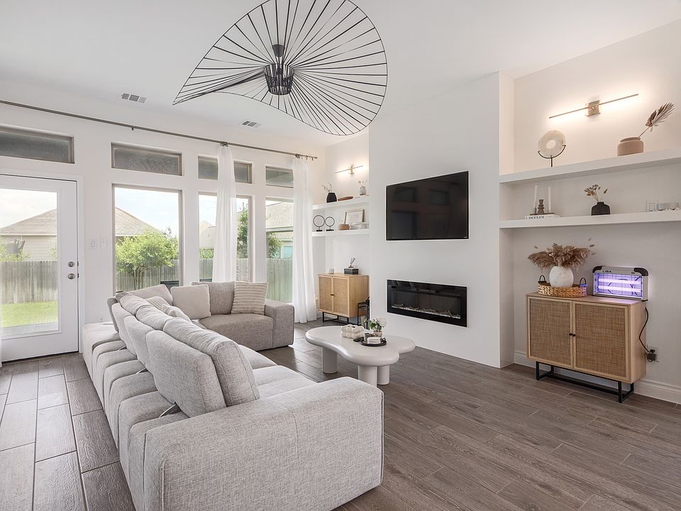 1st image of 305 Glen Arbor Dr