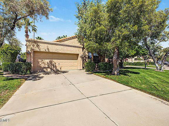 2nd image of 322 E Hearne Way