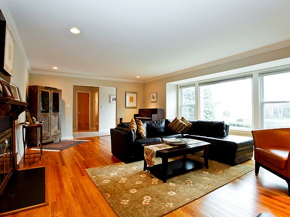 3rd image of 76 Abbey Close