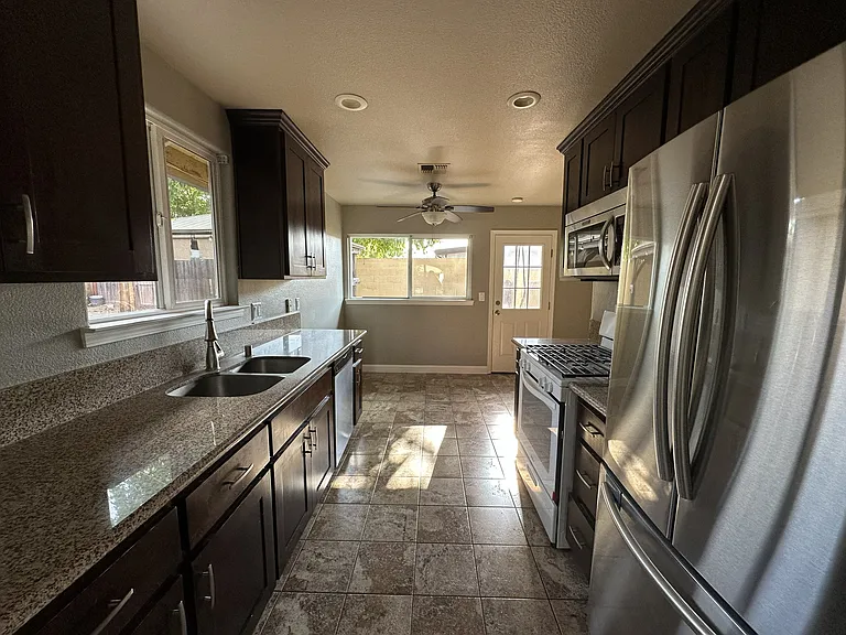 6200 Claussen Way — Photo 12