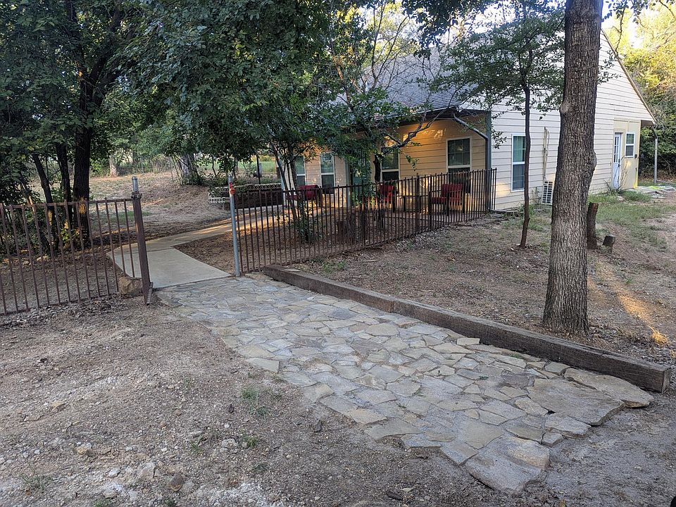 Front of House
*FURNITURE NOT INCLUDED*