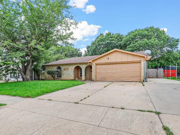 541 NW Ann Lois Ln, Burleson, TX 76028