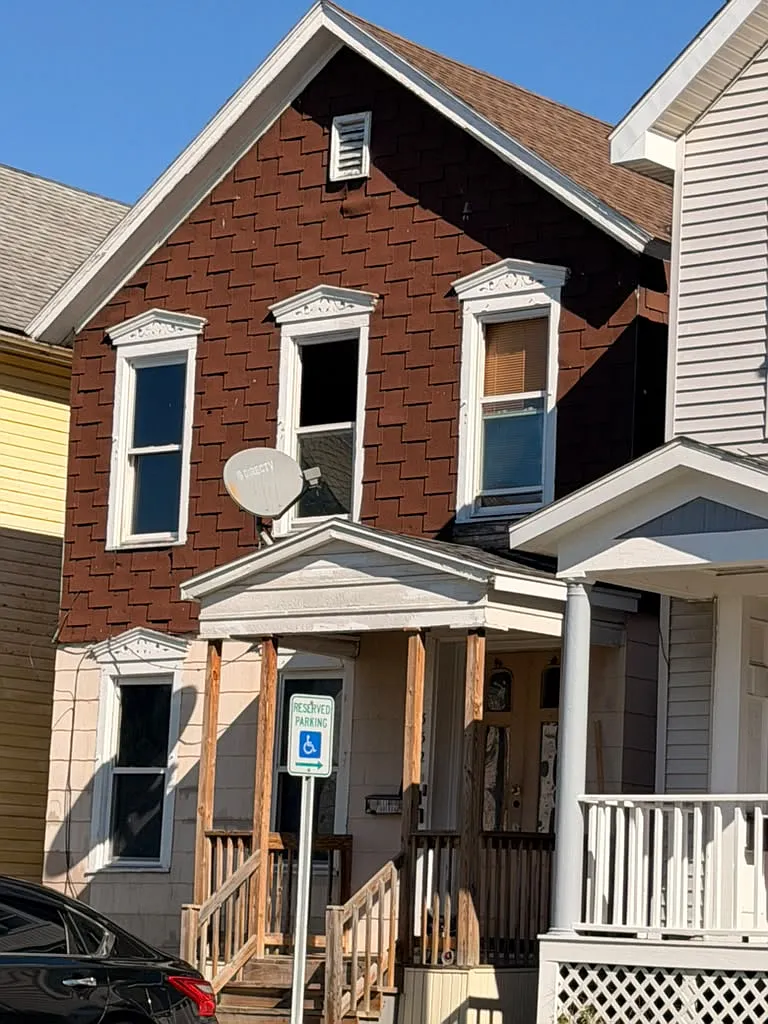 2 bed, 900 sqft, $1,290 — Photo 1