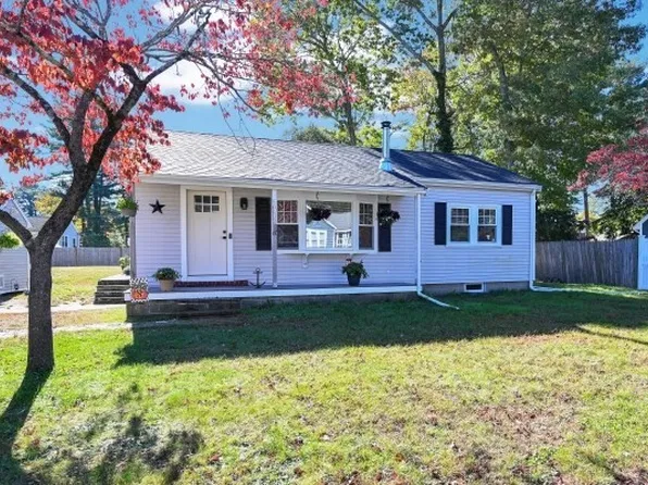 17 Cynthia Ave, Pembroke, MA 02359