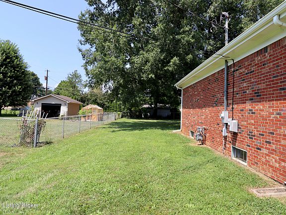 4th image of 441 Colonial Dr