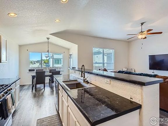 Kitchen / Dining
