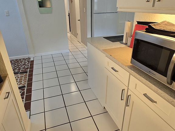 2nd image of 47 Nottingham Ln