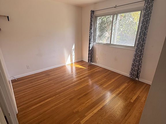5th image of 810 Keith Ln