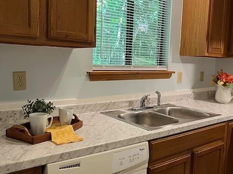 104 Lystra Hills Ln — Photo 2