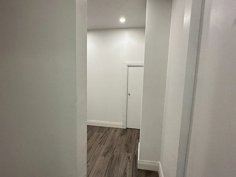 565 Yonge St #4 — Photo 22