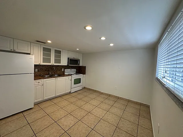 3525-3527 SW 25th Ter — Photo 7