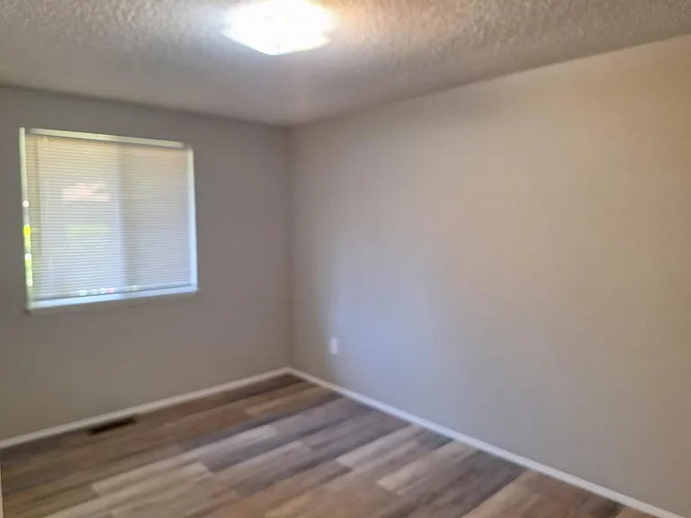 265 NE Silver Pine Dr — Photo 15