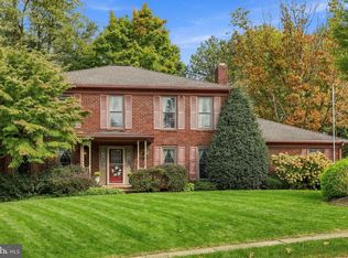 525 Eton Ln, York, PA 17402