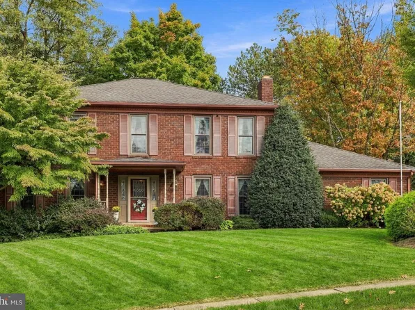 525 Eton Ln, York, PA 17402