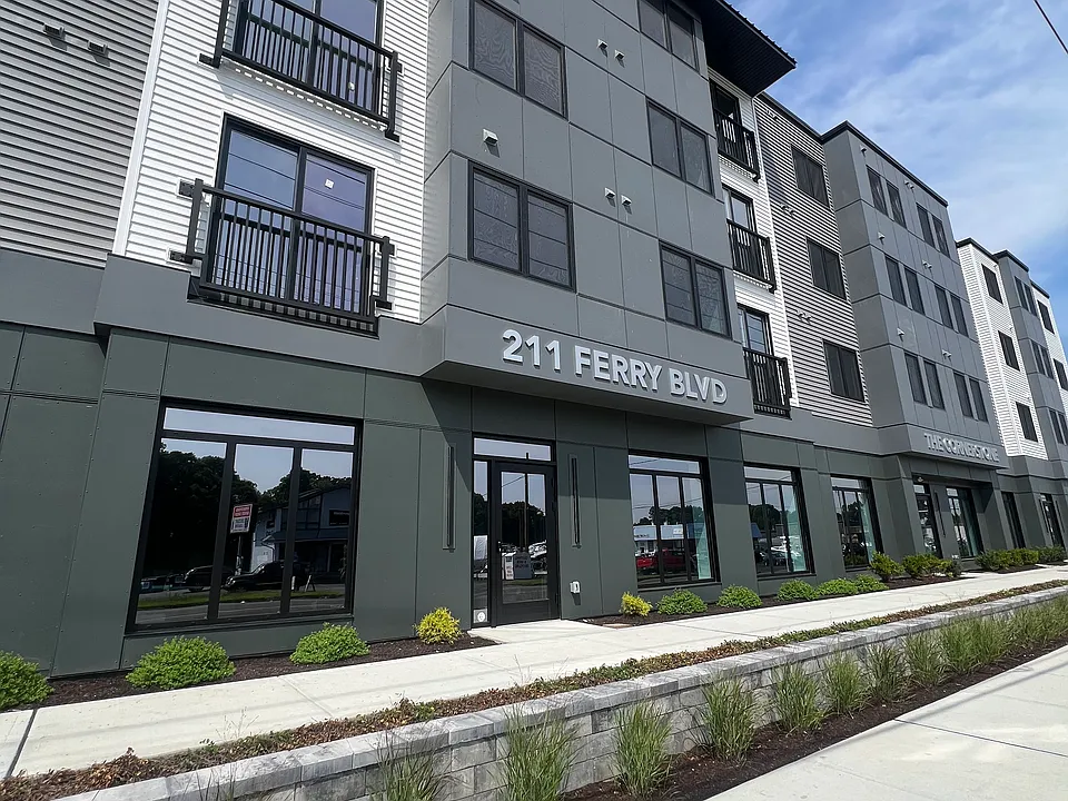 211 Ferry Blvd