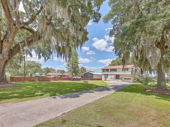 1018 Live Oak Ave, Moncks Corner, SC 29461