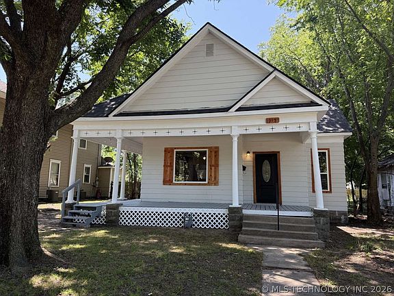3rd image of 315 Lawrence St