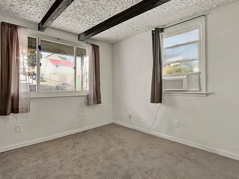 220 Crest Ave — Photo 15