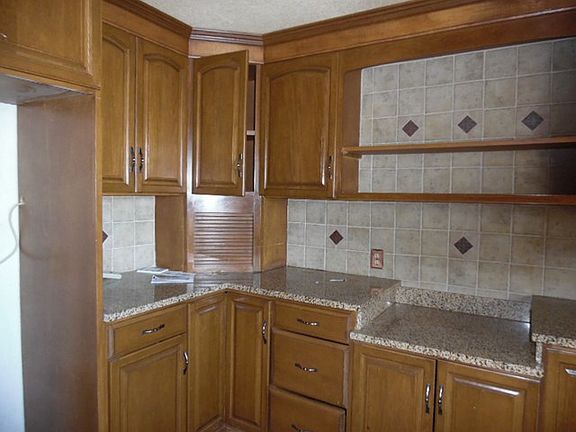 5th image of 2554 W Bell St