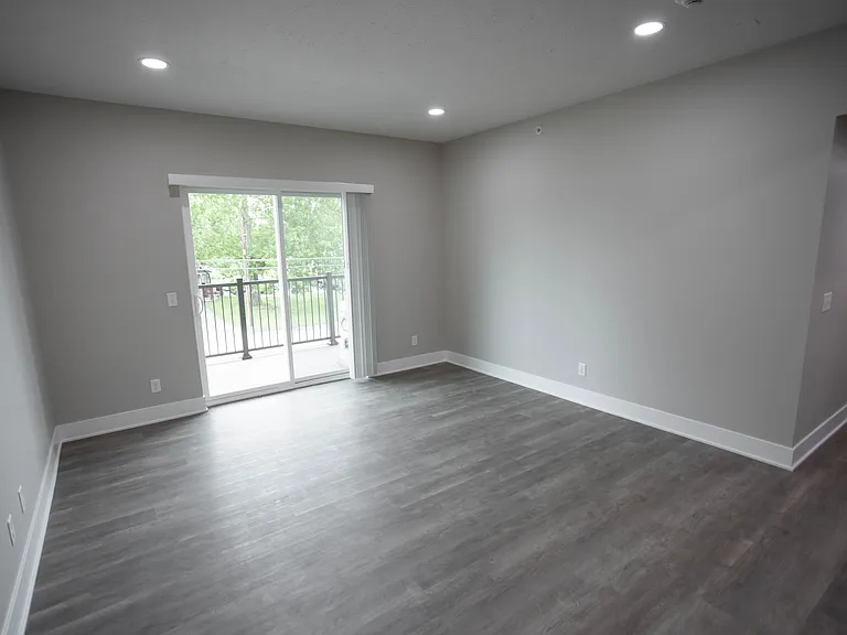 Riverbend Apartments — Photo 14