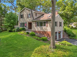 10 Woodfield Ave, Northport, NY 11768